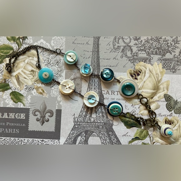 Handmade Jewelry - Vintage BUTTONS AND CRYSTALS NECKLACR